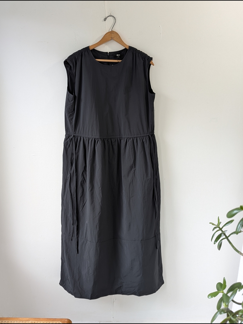 UNIQLO : C Sleeveless Nylon Maxi Dress Cinch Waist Size Medium Black NWT